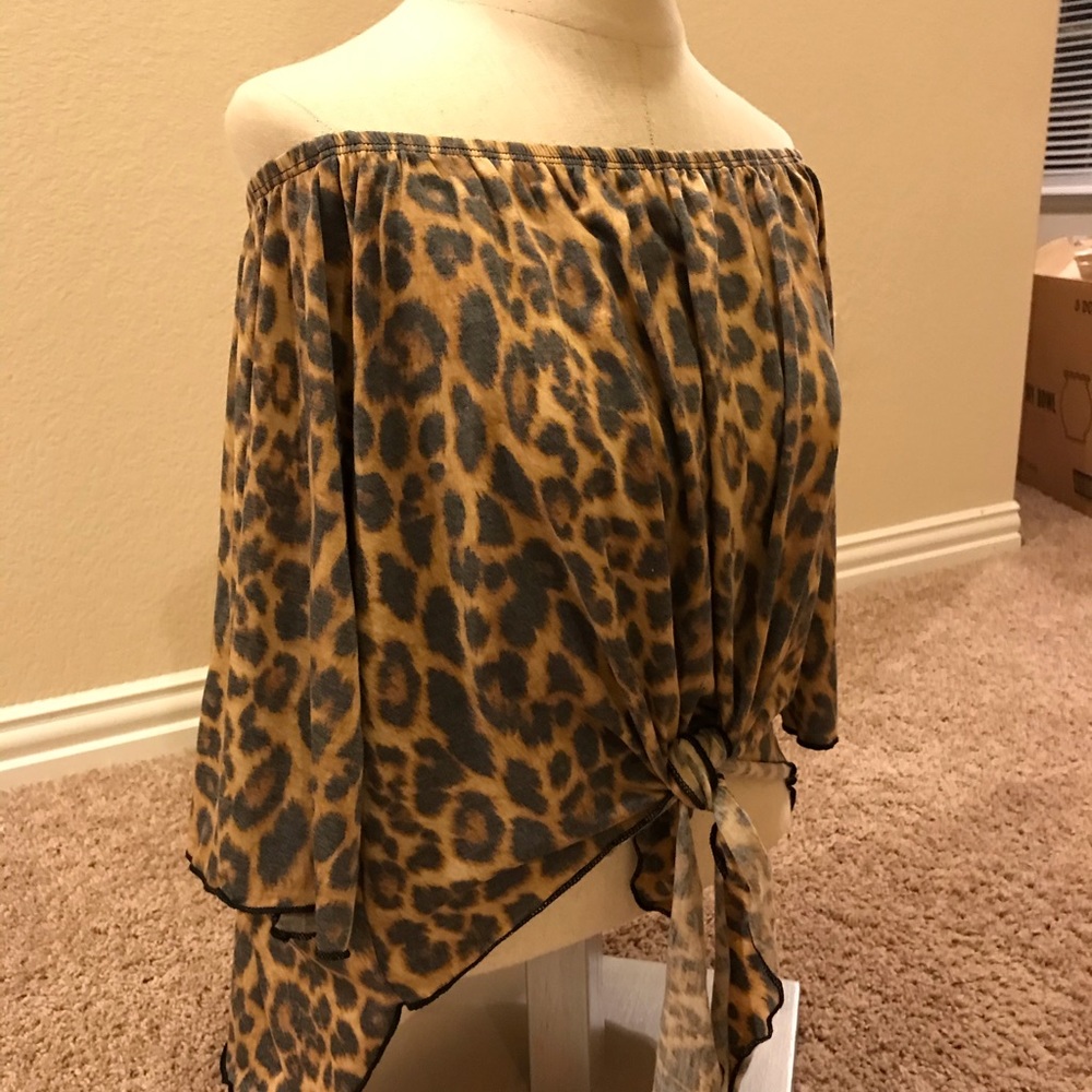 Beautiful BRAND NEW Cheetah off the shoulder top